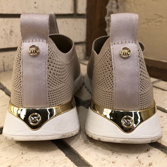 🤑PRICE DROP🤑  Michael Michael Kors Bodie Slip On Sneakers - Picture 3 of 11